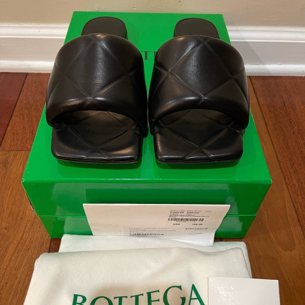 AUTHENTIC Bottega Veneta Rubber Lido Sandals 38.5